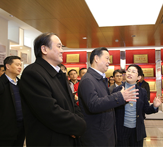安徽省政协主席张昌尔、合肥市政协主席韩冰等领导一行莅临洽洽参观考察